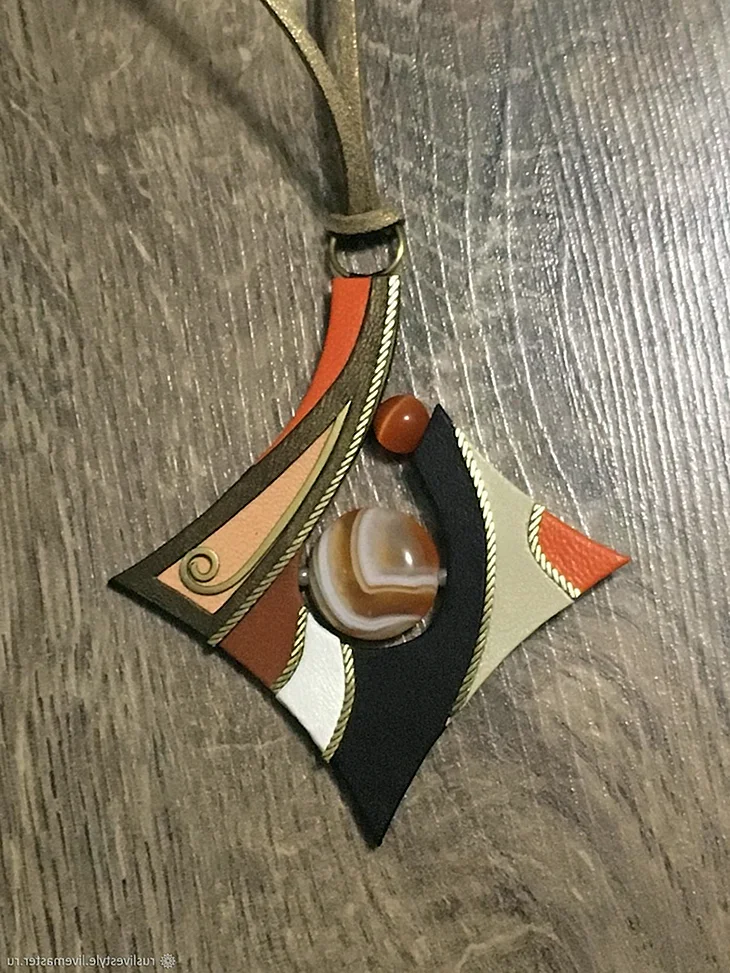 Подвески из кожи