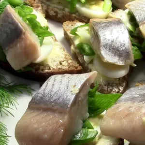 Тартинки с селедкой мировой закусон