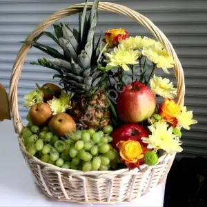 Корзина с фруктами