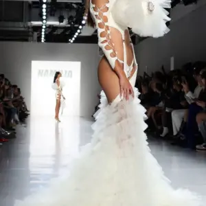 Откравенныесвадебные платье