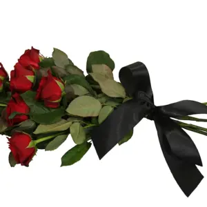 Цветы с траурной лентой